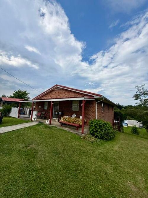 157 Deskins Ln, Frenchburg, KY, 40322-9040 | Card Image