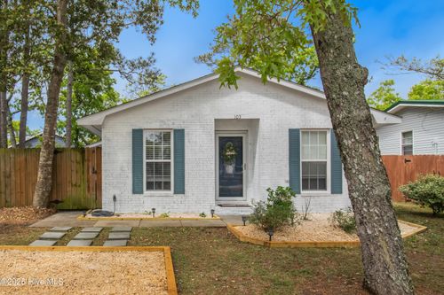 103 Ne 23rd St, Oak Island, NC, 28465-6218 | Card Image