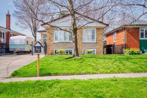 12 Leavenworth Cres, Etobicoke, ON, M9C1T4 | Card Image
