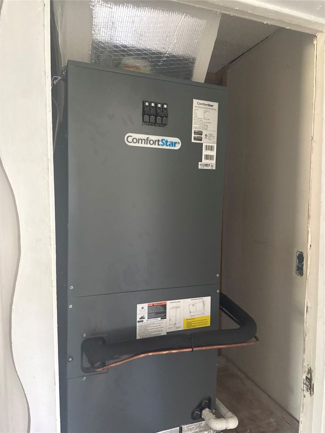 Utility room with heating unit | Image 12