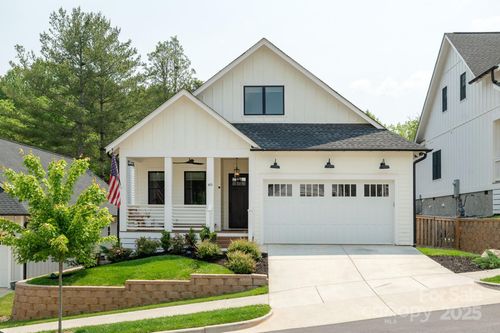 40 Hidden Pond Ln, Brevard, NC, 28712-0638 | Card Image