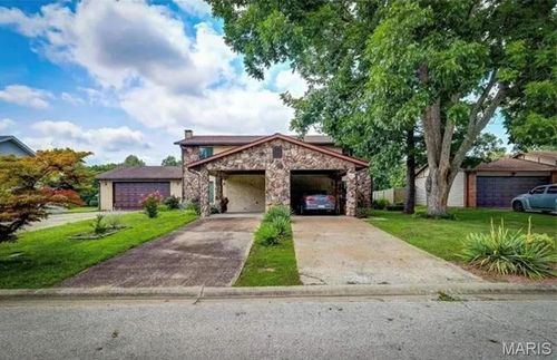 307 Britanna Dr, Swansea, IL, 62226-2445 | Card Image