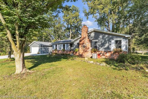 28427 Mineral Springs Rd, New Boston, MI, 48164-9334 | Card Image