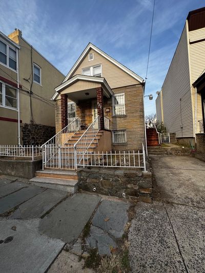 322 72 Nd St, Home with 0 bedrooms, 3 bathrooms and null parking in North Bergen NJ | Image 1