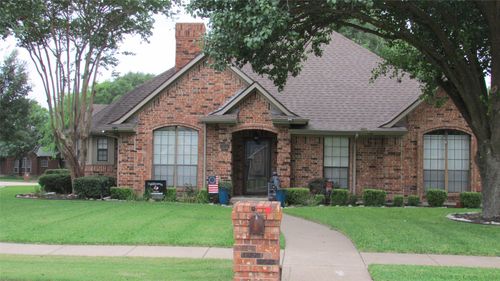 901 Lakeway Dr, Ennis, TX, 75119-8011 | Card Image