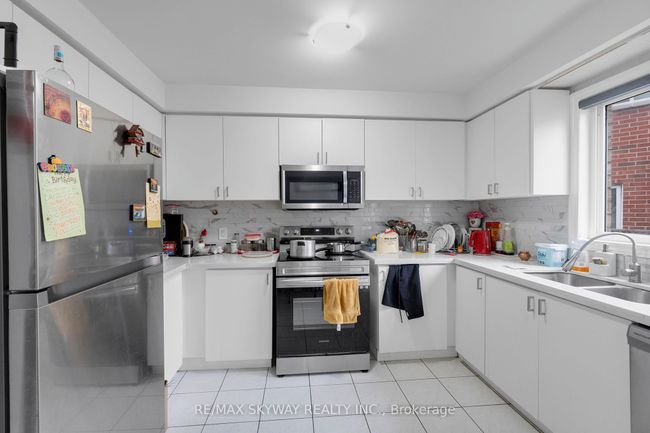 19 Rednor Dr, House attached with 4 bedrooms, 4 bathrooms and 4 parking in Brampton ON | Image 17