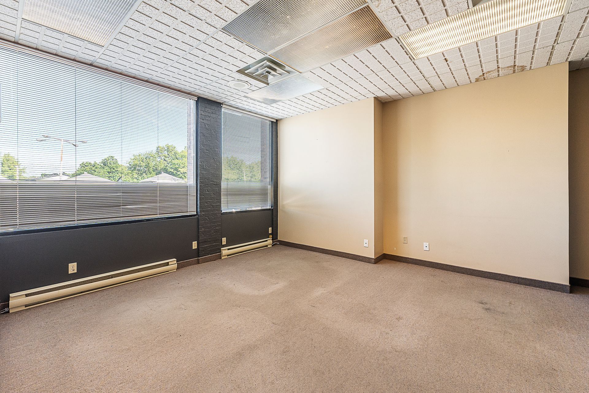 Commercial Lease in Cowansville