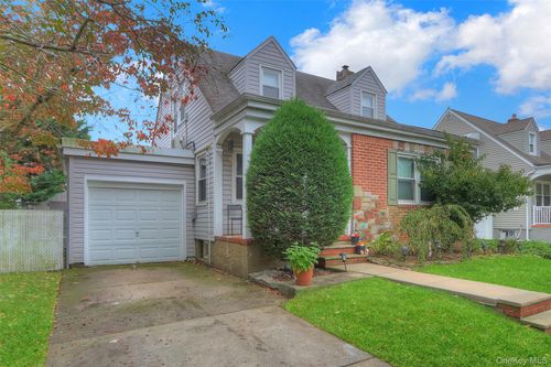 8724 250th St, Bellerose, NY, 11426-2316 | Card Image