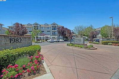 110 - W Bayshore Rd, Condo with 3 bedrooms, 2 bathrooms and 1 parking in East Palo Alto CA | Image 1