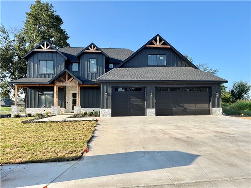 811 Greenhorn St, Bentonville, AR, 72712-3381 | Card Image