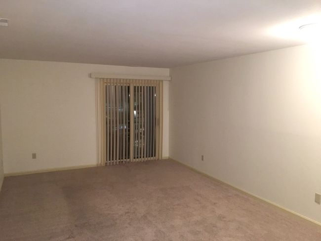 APT-302 - 7 Railroad Ave, Condo with 2 bedrooms, 1 bathrooms and null parking in Derry NH | Image 32