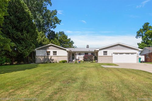 9311 Whipple Shores Dr, Clarkston, MI, 48348-2161 | Card Image