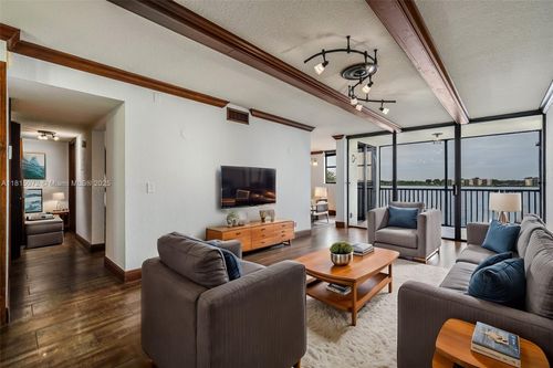 apt-210-106 Lake Emerald Dr, OAKLAND PARK, FL, 33309-6209 | Card Image