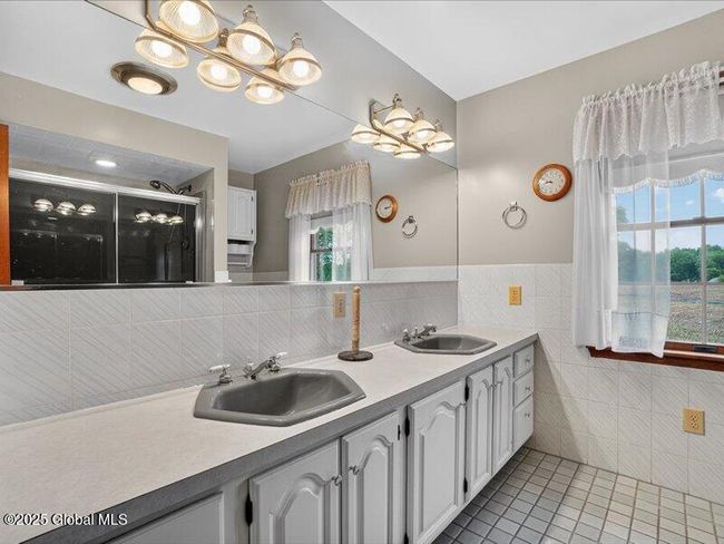 3077 New Williamsburg Dr, House other with 4 bedrooms, 4 bathrooms and 6 parking in Schenectady NY | Image 38