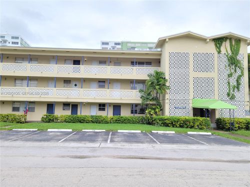 16-11960 Ne 19th Dr, North Miami, FL, 33181 | Card Image