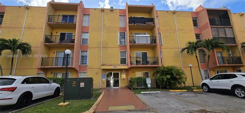 204-15-4805 Nw 7th St, Miami, FL, 33126-2175 | Card Image