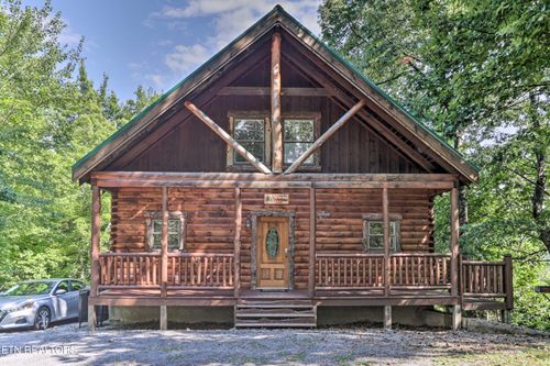 1118 Ski View Ln, Sevierville, TN, 37876-8912 | Card Image