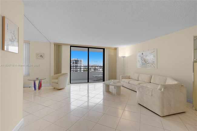 APT-1717 - 2500 Parkview Dr, Condo with 2 bedrooms, 2 bathrooms and null parking in Hallandale Beach FL | Image 14