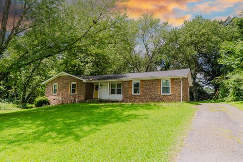 1581 Freestone Dr, Clarksville, TN, 37042-5320 | Card Image