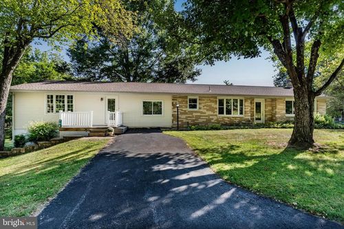 706 Pleasant View Rd, LEWISBERRY, PA, 17339-9504 | Card Image