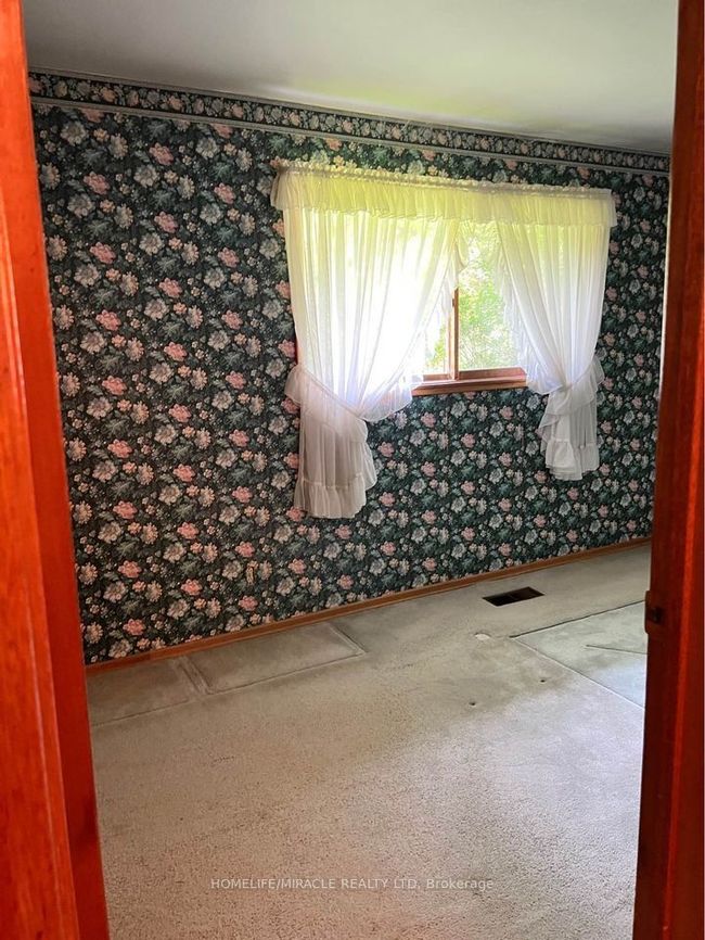 2216 Olde Base Line Rd, House other with 3 bedrooms, 2 bathrooms and 10 parking in Inglewood ON | Image 6