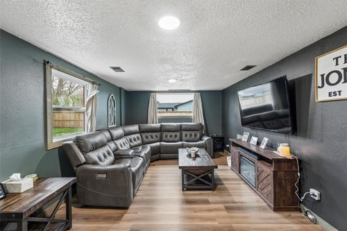 1202 30th St, Perry, IA, 50220-2302 | Card Image