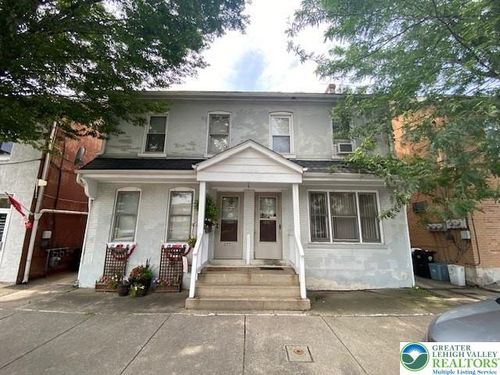 569 Chestnut St, Emmaus, PA, 18049-2446 | Card Image
