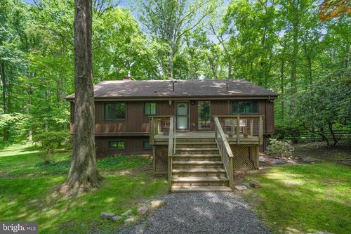 10901 Crossview Dr, GREAT FALLS, VA, 22066-1503 | Card Image