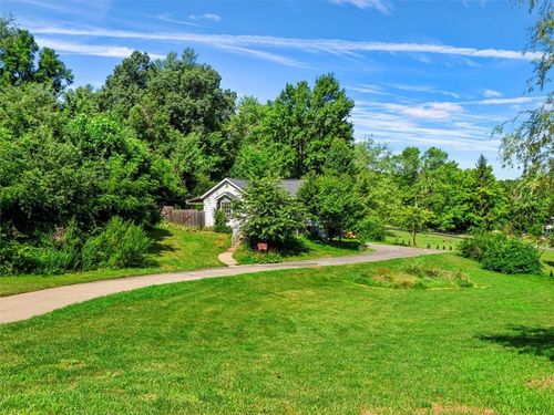 129 Elmbrook Rd, Beaver Falls, PA, 15010-9753 | Card Image