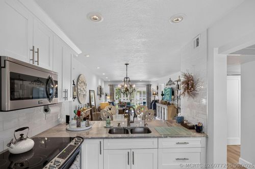f2-1211 Bahama Bnd, Coconut Creek, FL, 33066-2528 | Card Image