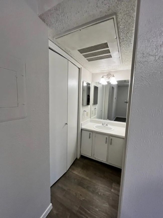 APT-303 - 6010 N Lamar Blvd, Condo with 1 bedrooms, 1 bathrooms and 1 parking in Austin TX | Image 8