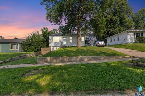 804 S Hawthorne Ave, Sioux Falls, SD, 57104-4537 | Card Image