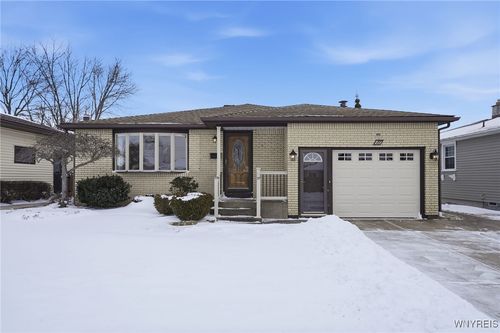 211 Sprucewood Dr, Cheektowaga, NY, 14227-3227 | Card Image