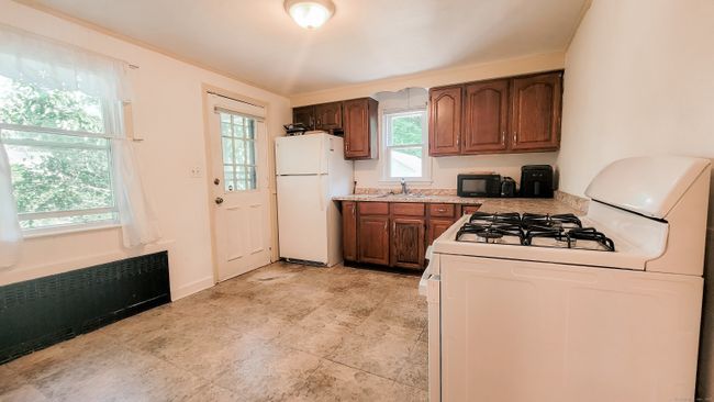 19 Brewer St, House other with 3 bedrooms, 1 bathrooms and null parking in East Hartford CT | Image 7