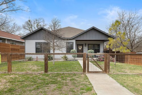 611 Elliott St, Taylor, TX, 76574-3750 | Card Image