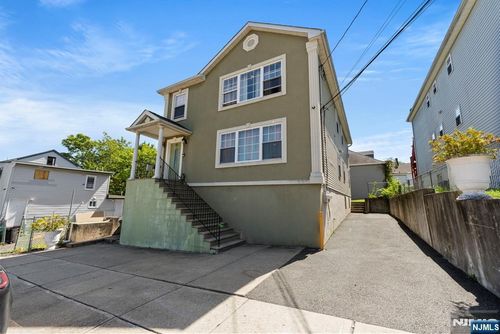 42-40-42 N 9th St, Paterson, NJ, 07522-1129 | Card Image