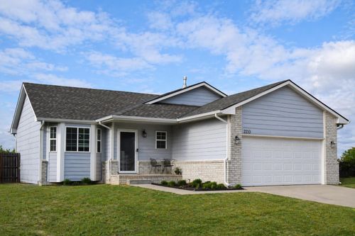 2210 E 26th St N, Wichita, KS, 67219-4301 | Card Image