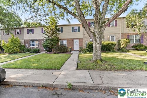 318 Tupelo Ct, Allentown, PA, 18104-9512 | Card Image
