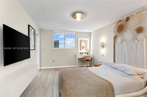 ph-4-1688 West Ave, Miami Beach, FL, 33139-2303 | Card Image