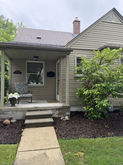 20728 Carlysle St, Dearborn, MI, 48124-3814 | Card Image