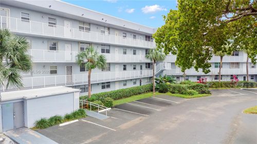 3h-117 Royal Park Dr, Oakland Park, FL, 33309 | Card Image