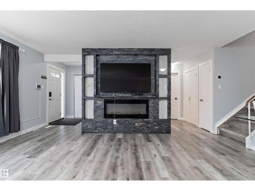 3214 71 St Nw, Edmonton, AB, T6K1K9 | Card Image