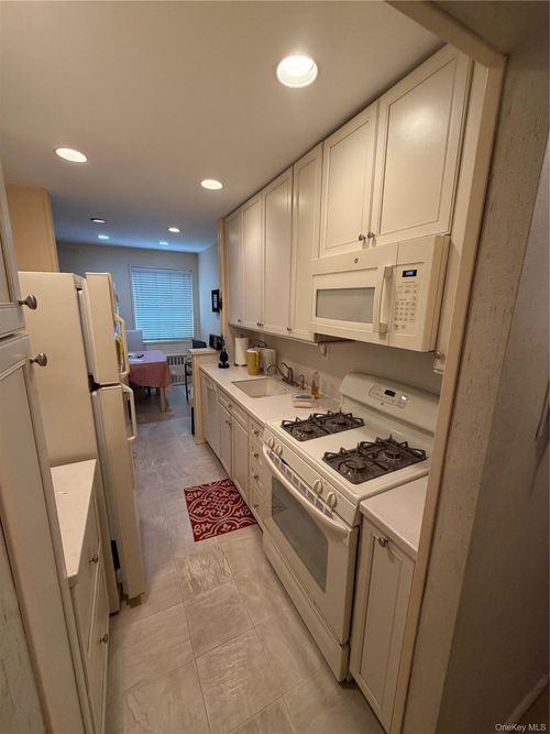 4l-84-39 Apt 4L 153 Ave Avenue, New York, NY, 11414 | Card Image