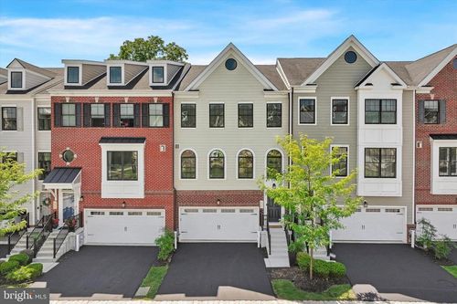 30 Parkview Cir, WAYNE, PA, 19087-4188 | Card Image