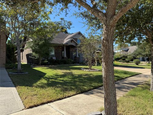210 Woodside Ct, Clute, TX, 77531-1815 | Card Image