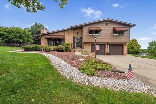 11 Danbury Dr, Greensburg, PA, 15601-1145 | Card Image