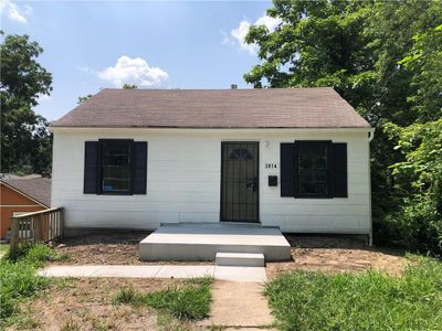 View of the front of the home | Image 1