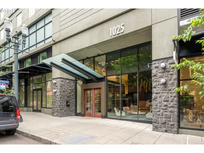 1013 - 1025 Nw Couch St, Condo with 2 bedrooms, 2 bathrooms and 1 parking in Portland OR | Image 1