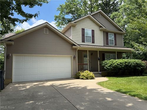 1504 White Ave, Akron, OH, 44307-1047 | Card Image