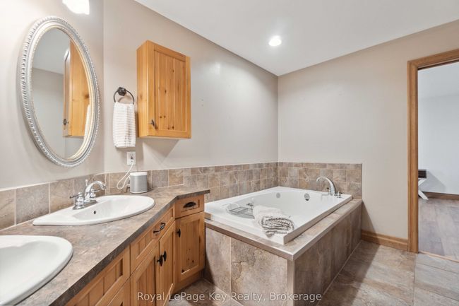 1949 Michigan Line, House other with 3 bedrooms, 3 bathrooms and 6 parking in Sarnia ON | Image 24